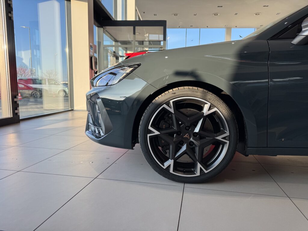 Cupra Leon SportsTourer VZ 2.0 TSI 333k DSG 4drive
