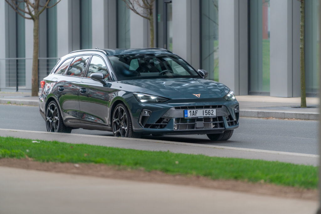 Cupra Leon SportsTourer VZ 2.0 TSI 333k DSG 4drive