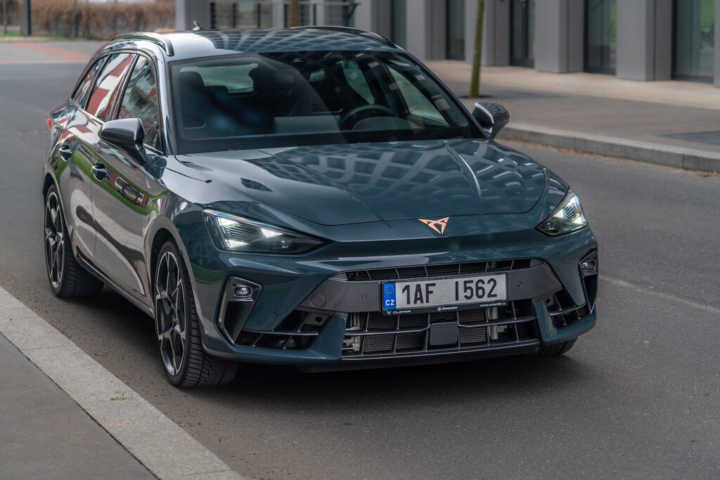Cupra Leon SportsTourer VZ 2.0 TSI 333k DSG 4drive