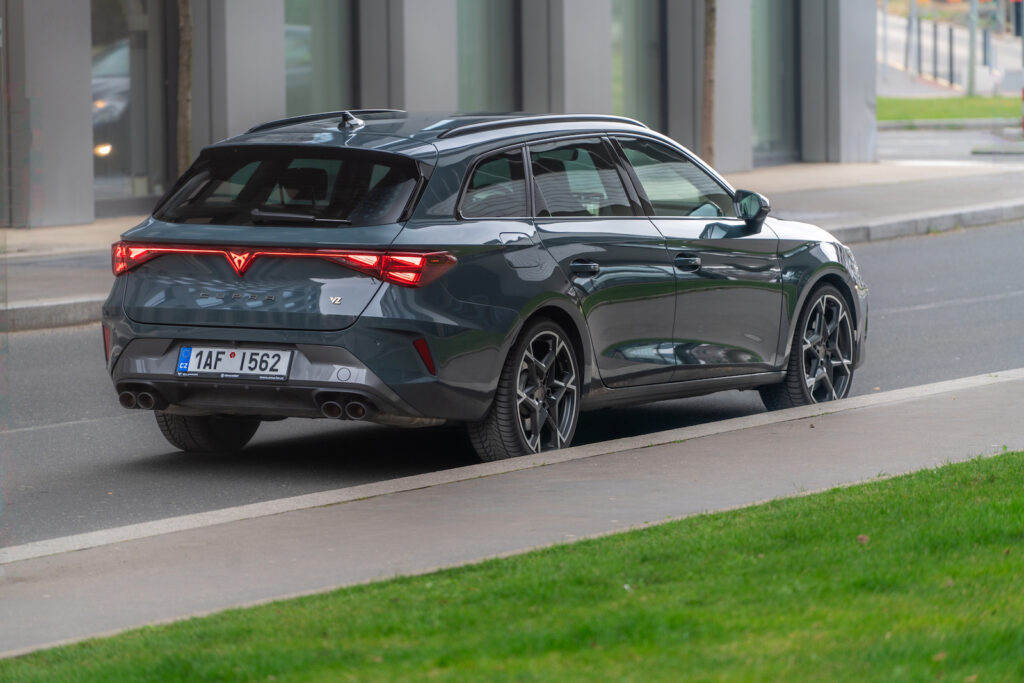 Cupra Leon SportsTourer VZ 2.0 TSI 333k DSG 4drive