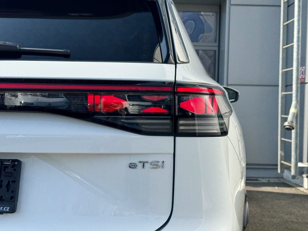 Volkswagen Tayron R-Line 1.5 eTSI 150k DSG